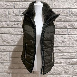 Puffer vest with fur neck and hidden hood